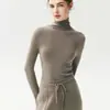 Suéter de punto fino de 18 gauge, 100% lana, sin costuras, lavable a máquina para mujer, con diseño de cuello alto, color liso, corte ajustado y silueta favorecedora, perfecto como capa base