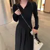 Vestido Preto com Gola Polo para Mulheres na Primavera e Outono Estilo Coreano Cintura Marcada Design Levemente Maduro Estilo de Nicho Doce Elegante Saia Longa