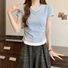 Camiseta de Manga Curta com Cintura Plissada Colorida Falsa Peça Dupla Feminina Verão Estilo Coreano Slim Fit Curta Decote V