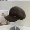 Al por mayor Coreano 2026 Otoño/Invierno Nuevo Francés Elegante Insignia Metálica Octagonal Sombrero de Mujer Casual Adelgazante Gorra de Boina