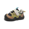 Sapatos de caminhada para bebês da moda 2026 outono novo antiderrapante sapatos internos para meninos sapatos para meninas com color block moderno versátil