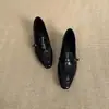 Mocassins retrô de sola macia com bico quadrado e salto grosso para mulheres, nova coleção primavera/outono 2026, com detalhes de fivela, estilosos e confortáveis para o dia a dia