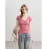 Camiseta feminina rosa com gola henley e manga curta, novo design verão 2026, acinturada, justa ao corpo, curta, decote V profundo