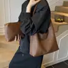 Bolsa Satchel Tipo Balde Retrô para Mulheres 2025 Outono Nova Tendência Bolsa de Ombro Grande de Palha Bolsa Tote para o Dia a Dia