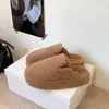 Outono Inverno 2026 Novo Estilo Coreano Plataforma Sola Grossa Bico Fechado Chinelos de Pelo para Mulheres Uso Externo Plus Veludo Aquecimento Aumento de Altura Algodão Meio Chinelo