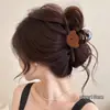 Elegante pinza de garra floral para peinado semi-recogido, nuevo modelo 2026 para mujer, pinza de tiburón de tamaño mediano para la parte trasera de la cabeza, accesorio para el cabello