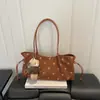 Otoño 2026 Nuevo Estilo Perezoso Lunares Diseño Nicho Moda Gran Capacidad Simple Elegante Versátil Bolso de Hombro Simple