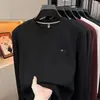 Sudadera gruesa de capa de aire para hombre, nuevo modelo de otoño 2026, cuello redondo casual, jacquard con patrón oscuro, camiseta básica cómoda