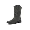 Botas de couro bovino de primeira camada bordadas de cano médio femininas Botas Western inverno novo bico redondo salto médio moda botas únicas botas de moda feminina de cano médio