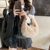 Bolso Pequeño Acolchado para Mujer 2025 Nuevo Bolso Peludo Versátil de Alta Gama Estilo Occidental Bolso de Mano para Estudiante