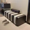 Banco longo com acolchoamento macio para trocar sapatos, adequado para uso doméstico na entrada, aos pés da cama, na área de espera da sala de estar e como um banco de tamanho múltiplo para a área de descanso