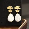 Brincos de Pérola Especiais Retro Elegantes Franceses Naturais Barrocos Banhados a Ouro Bicolor Agulha de Prata 925 Brincos Atmosféricos para Mulheres