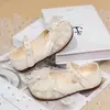 Zapatos para Niñas Zapatos de Princesa 2026 Primavera y Otoño Estilo Nuevo Zapatos Pequeños de Cuero para Niños Flor de Mariposa Niños Medianos y Grandes Mary Jane Zapatos de Una Sola Hebilla