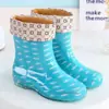 Novas Galochas Femininas Moda Verão Botas de Água Roupa Externa Galochas de Cano Médio Sapatos Impermeáveis Antiderrapantes Solado Grosso Estilo Coreano Sapatos de Água Sapatos com Cobertura de Borracha