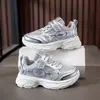 Tênis esportivos infantis de camada única com forro de pelúcia, sapatos de algodão para meninos e meninas, sapatos para bebês com velcro e características antiderrapantes, sapatos estilo pai