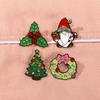 Insignia de adorno navideño de dibujos animados personalidad Papá Noel accesorios de disfraz broche lindo versátil accesorios para bolso regalo