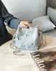 Bolsa de Cubo con Cordón Estilo Coreano Nicho Estilo Suave con Pliegues de Mariposa, Cadena de Bolas Doradas, Bolso Cruzado con Cordón para Mujer en Stock