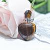 Venta al por mayor de fábrica botella de perfume de jade con forma de corazón de durazno, polvo de cristal, fluorita de cristal, amor, botella de aromaterapia, botella de aceite esencial, colgante de joyería