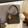 Bolsa tote de camurça retrô nicho moda estilo coreano 2026 novo modelo, bolsa de ombro e transversal versátil de alta qualidade