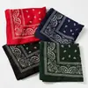 Lenços quadrados e headscarves feitos sob medida da fábrica de origem, feitos de algodão puro com estampa digital paisley, podem suportar amostragem em pequenos lotes e produção em massa