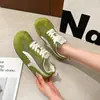 Suela suave y ligera hace que los pies se vean más pequeños Zapatos de entrenamiento alemanes para mujer 2026 verano nuevos transpirables finos retazos de color deportivos casuales zapatos para correr