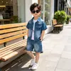 Conjunto de Verão para Meninos Novo Estilo Coreano Street Style Infantil Retro Jeans Gola Lapela Manga Curta Roupa Conjunto de Três Peças Atacado Tendência