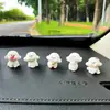 Novos Adornos Brancos de Cachorro Desenho Animado Fofo para Carro Decorações Criativas para Painel Interno de Carro Decorações de Navegação