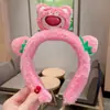 Novo Urso Morango Pelúcia Rosto Lavar Cabelo Aro Cabelo Meninas Outono Inverno Doce Antiderrapante Pressionar Cabelo Moda Aro Cabelo Cartão Cabelo Acessório Cabelo para Mulheres