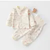 Conjunto fofo e estiloso de duas peças com mangas compridas para crianças, adequado para meninos e meninas, feito de algodão puro, perfeito para primavera e outono, com construção sem costura de grau A