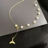 Elegante y Lujosa Joyería con Perlas Estilo Hong Kong con Diseño de Cola de Pez y Colgante Tachonado de Diamantes, Collar de Perlas Naturales