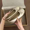 Zapatos Planos Plateados de Mujer Estilo Retro Francés Suela Suave 2026 Otoño Mocasines Estilo de Noche Lazo Zapatos Planos Rojos Ballet
