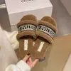 Pantuflas de Algodón Otoño e Invierno Versátil Hada 2026 Pantuflas de Piel para Mujer Uso Exterior Estilo Hogareño Suela Suave Carta Una Tira Moderno