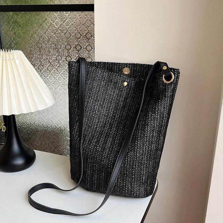 编织包女包新款潮2024夏草编简约百搭小清新水桶包个性单肩斜