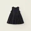 Fábrica de ropa para niños vestido tipo tank sin mangas verano lunares vestido negro verano nuevo atuendo elegante para niñas pequeñas