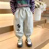 Calça de moletom infantil com desenho, novo estilo 2026, coleção de primavera e outono da moda para crianças, calça comprida casual para bebês meninos e meninas, moderna
