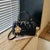 Transfronterizo 2026 Nuevo Modelo Lujo Ligero Estilo Old Money Portátil Patrón Tejido Bolso Bowling Bolso Cruzado para Mujer Nicho Bolso Almohada Boston