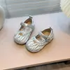 Zapatos Casuales de Cuero para Niños 2025 Verano Nuevo Estilo Niños Pequeños y Medianos Moda Deportivos Zapatos Individuales Moda para Niñas Zapatos de Cuero