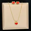 Colar de Aço Titânio Coração Vermelho Pingente Pequeno de Coração Vermelho Nicho Coreano Doce Outono e Inverno Menina Energética Coração de Pêssego Corrente da Clavícula