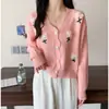 Ropa de otoño e invierno para mujer estilo coreano, estilo dulce y gentil, cárdigan de punto con flores tridimensionales y cuentas, abrigo suéter suave y juvenil