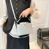 2025 Nuevo Bolso de Mano Casual Simple para Mujer Bolso Cruzado Bolso Cuadrado Pequeño Bolso Cubo de Hombro Único de Alto Valor