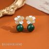 Nuevos pendientes de ágata verde de estilo chino con camelia esmeralda, de alta calidad, ligeros, de lujo, elegantes, de nicho, de moda, elegantes y modernos.