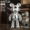 1 m Grande Ornamento de Chão Galvanizado Mochila de DJ Urso com Áudio Bluetooth ao Lado do Gabinete de TV da Sala Decoração de Villa