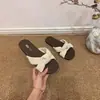 Sandalias retro elegantes para mujer para uso en exteriores, nuevo modelo de verano 2026, de suela plana, adecuadas para combinar con faldas, de suela blanda, antideslizantes, adecuadas para mujeres embarazadas