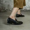 Mocasines de cuero lavado plisado con hebilla de estilo británico, colección otoño 2026, zapatos de tacón bajo grueso de cuero genuino, zapatos de corte bajo