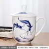 Taza de Té de Cerámica Jingdezhen Hueso de China Porcelana Azul y Blanca con Tapa para Reuniones en Casa Oficina Taza de Té Grabado Venta al Por Mayor