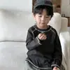 Camiseta de algodón puro para niño, colección primavera/otoño 2026, para bebés y niños pequeños, estampado de grafiti estilo coreano, camiseta interior de manga larga