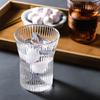 Copo de beber de vidro de grão vertical copo bolha copo de vidro de alto borossilicato copo de café de alto valor de cor com chip de madeira isolamento térmico copo de camada única