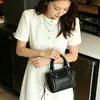 Bolso de mano de cuero genuino para mujer, adecuado para llevar en la mano, al hombro o cruzado, ideal para el trabajo, con un tacto de alta gama, diseño de nicho, hecho de cuero curtido vegetal, bolso estilo Boston para mujer