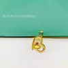 Suministro en vivo collar con colgante de corazón de moda bañado en oro colgante de joyería para bodas transfronteriza fabricantes al por mayor