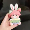 Muñeca de Conejito Fresa Linda de Ganchillo de Lana Material de Tejido a Mano Bolsa de Materiales DIY Colgante para Bolso Casero Llavero